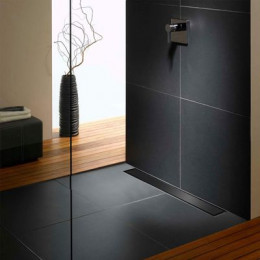 Душевой лоток AZARIO D40 Klasik 650 мм пристенный, боковой слив, пластиковый, с черной решеткой (AZ-CH 650 KC2)