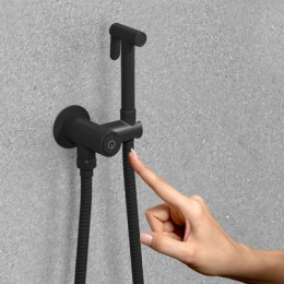 Смеситель для раковины встроенный с термостатом, с гигиеническим душем Timo Saona черный (2383/03SM)