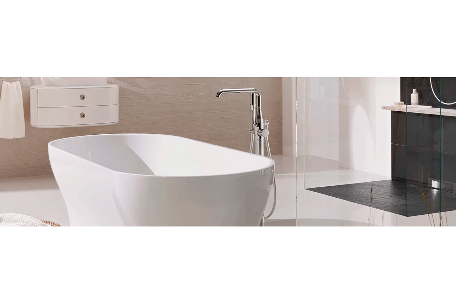 Напольный смеситель GROHE Essence: союз качества и функциональности для вашей ванны