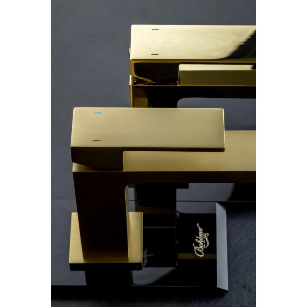 Cмеситель для умывальника Qubic Bronze