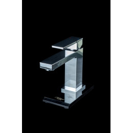 Cмеситель для умывальника Qubic Chrome